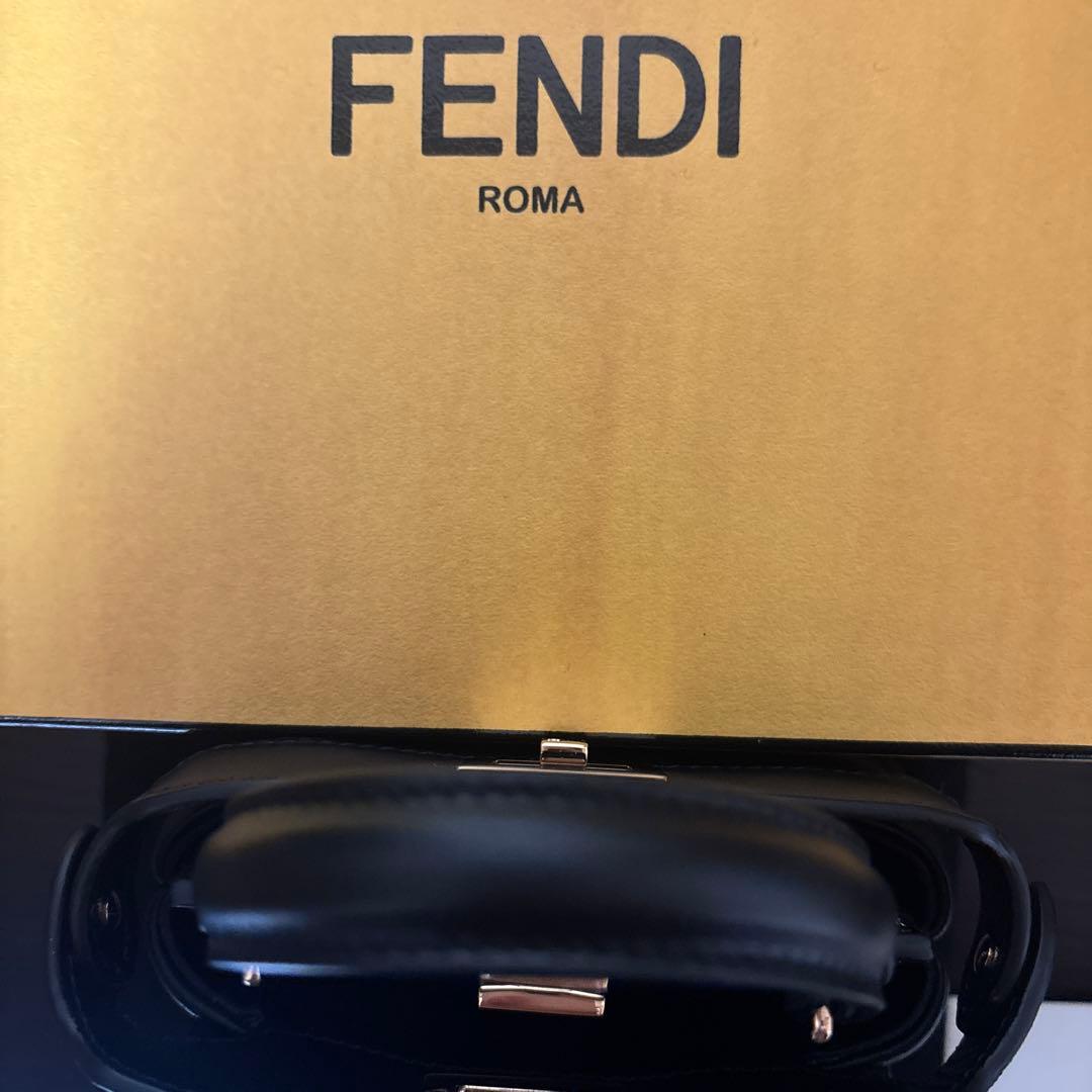 FENDIナノピーカブー