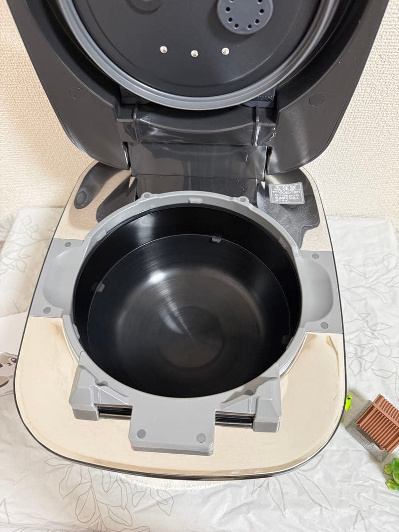 象印炎舞炊き NW-FC10 圧力IH 5.5合　2024。