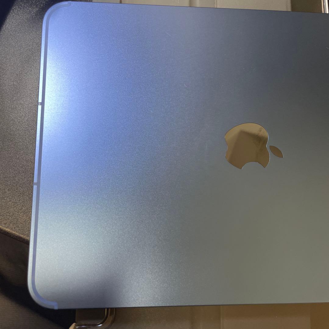 iPad第10世代本体　超美品　付属品付き　ケース付き保護シール貼ってあります