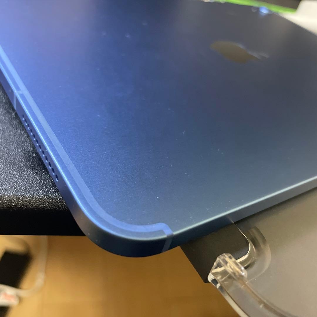 iPad第10世代本体　超美品　付属品付き　ケース付き保護シール貼ってあります