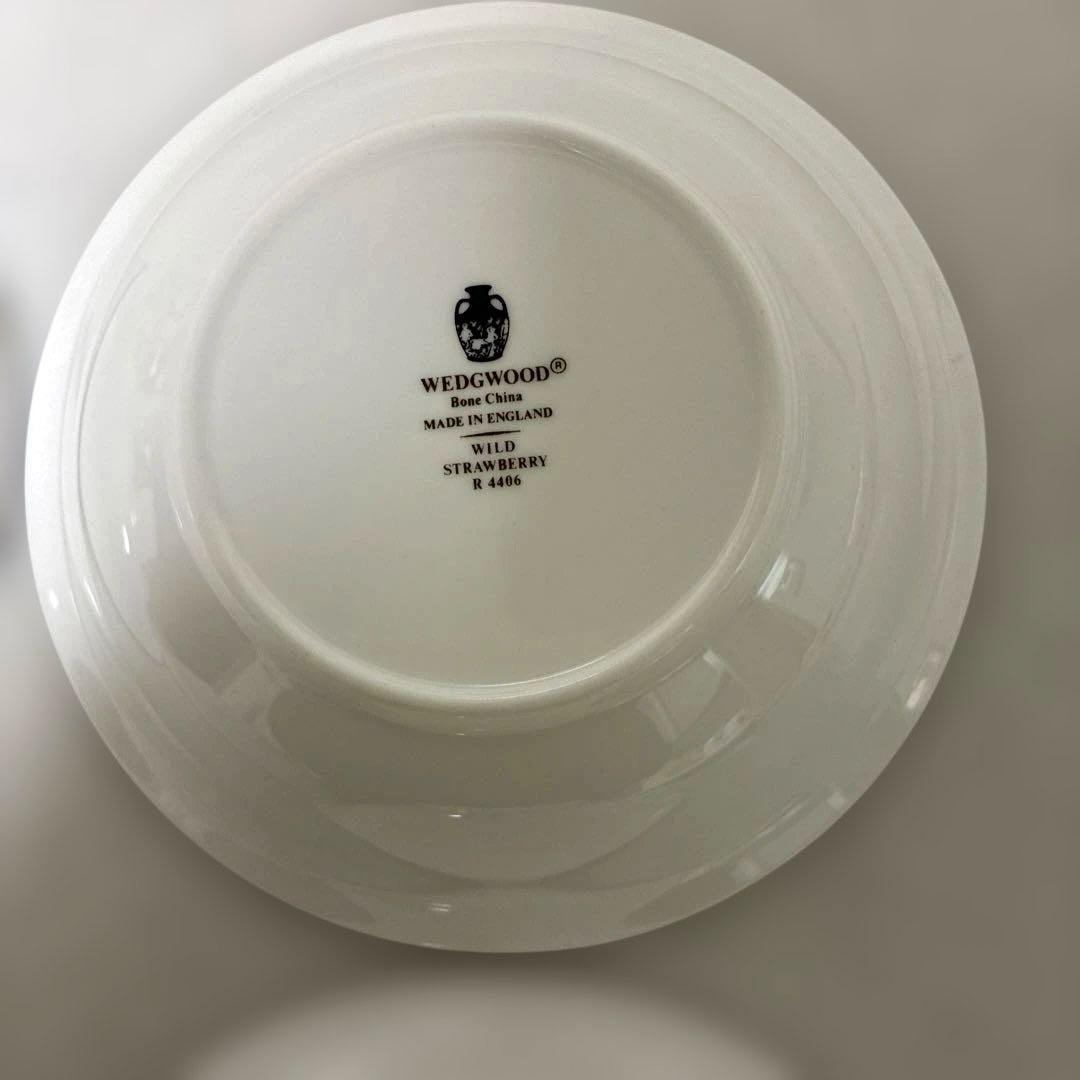 ウェッジウッド　ワイルドストロベリー　サラダソーサー　黒壺4枚