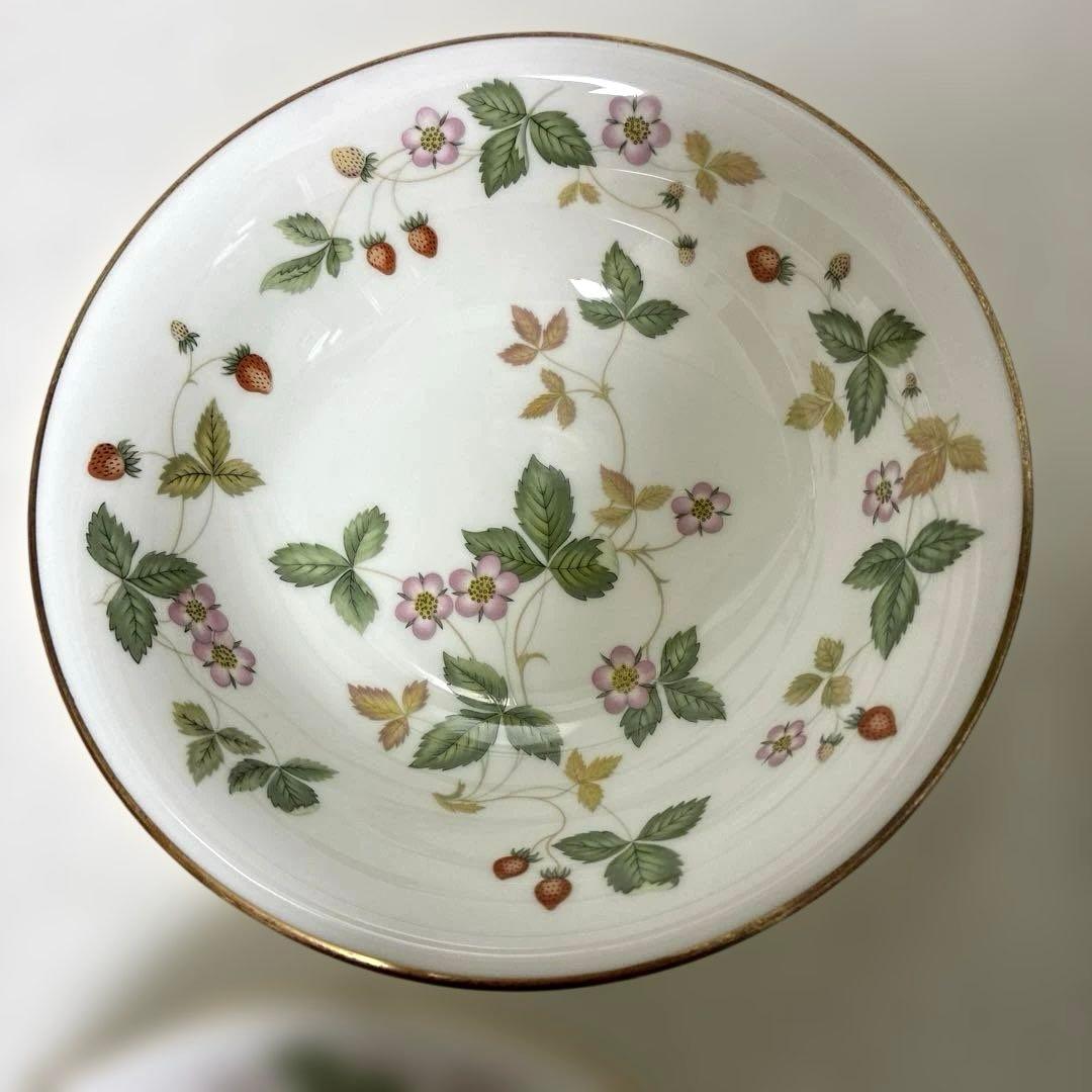 ウェッジウッド　ワイルドストロベリー　サラダソーサー　黒壺4枚