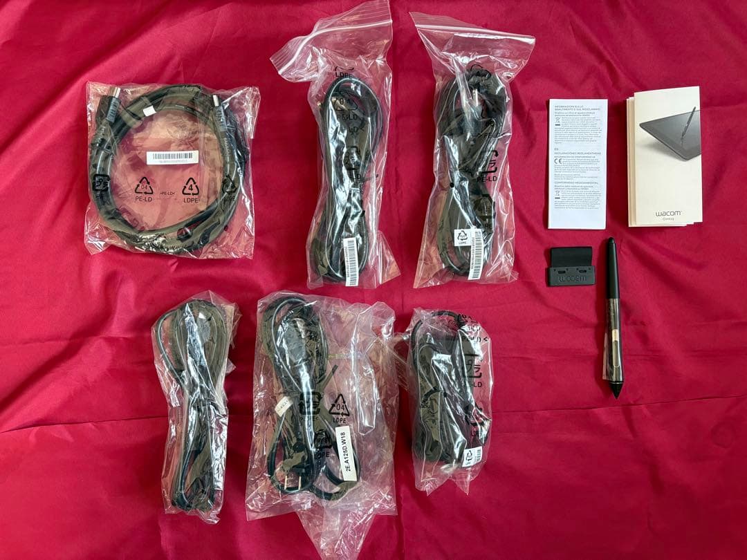 wacom cintiq 22 DTK2260K0D ワコム　液タブ