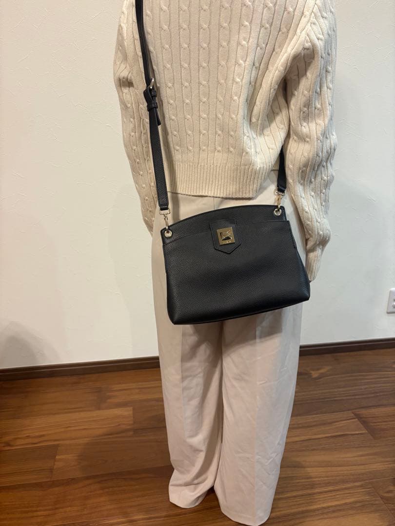 あ*き様 美品　FURLA ブラック ショルダーバッグ