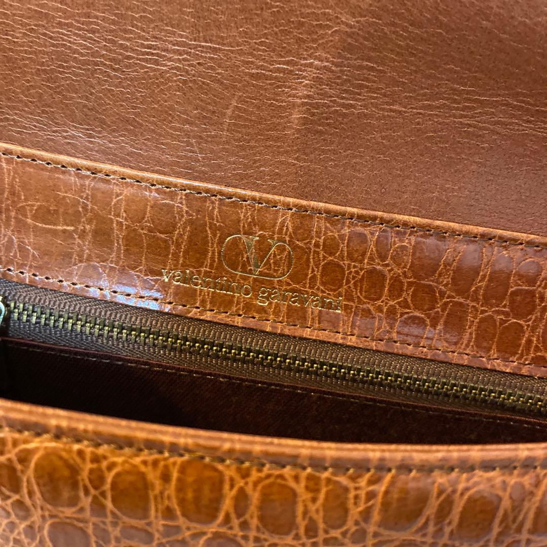 valentino garavani オールレザーショルダーバッグ ハーフムーン