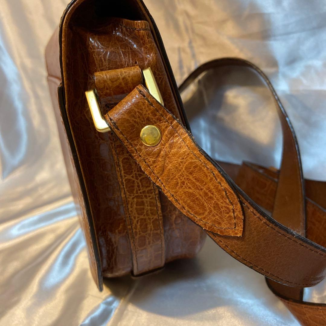 valentino garavani オールレザーショルダーバッグ ハーフムーン