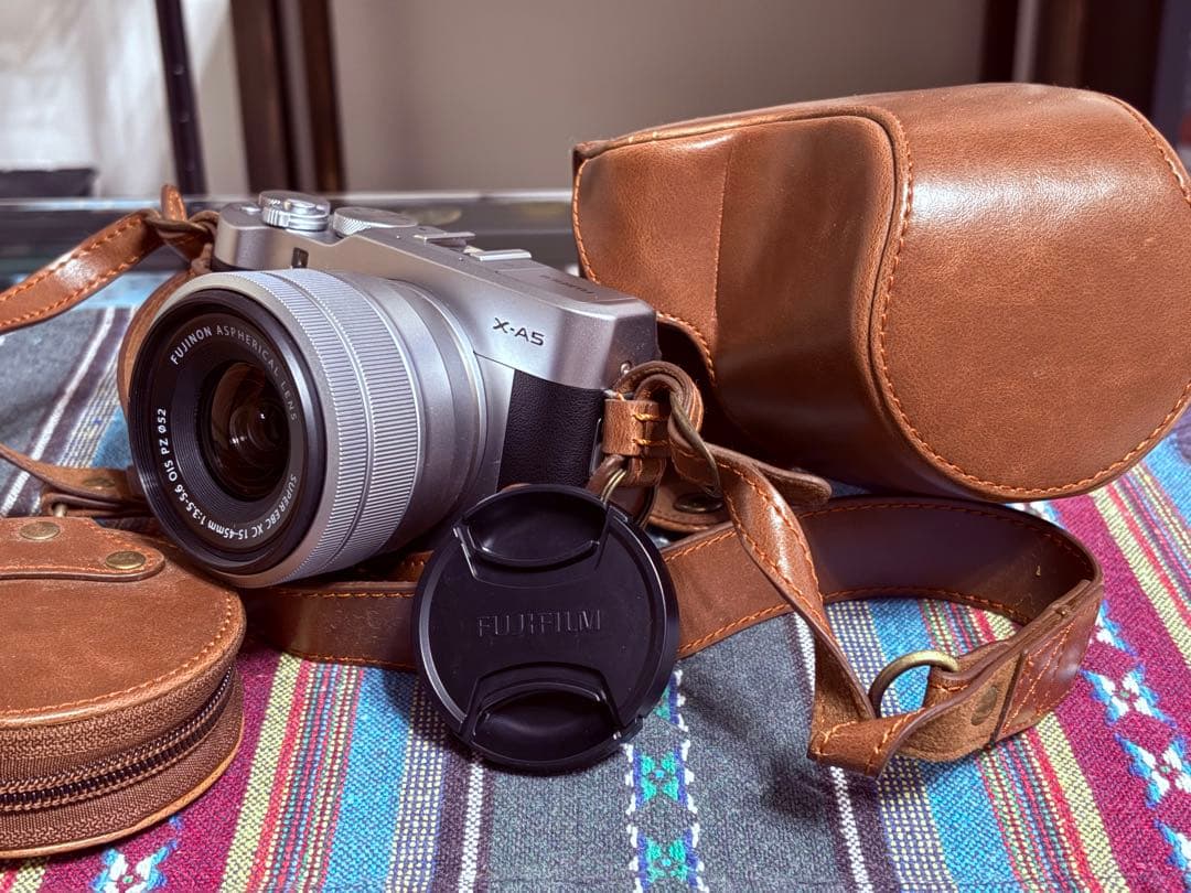 FUJIFILM X-A5 ミラーレス一眼カメラ （レンズ＋スタートセット）