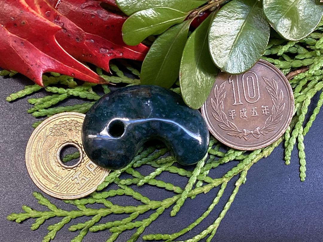 ✳超希少数の*幸運金運の黄色入り出雲勾玉【碧玉】　20万円以上のお値段鑑別書付