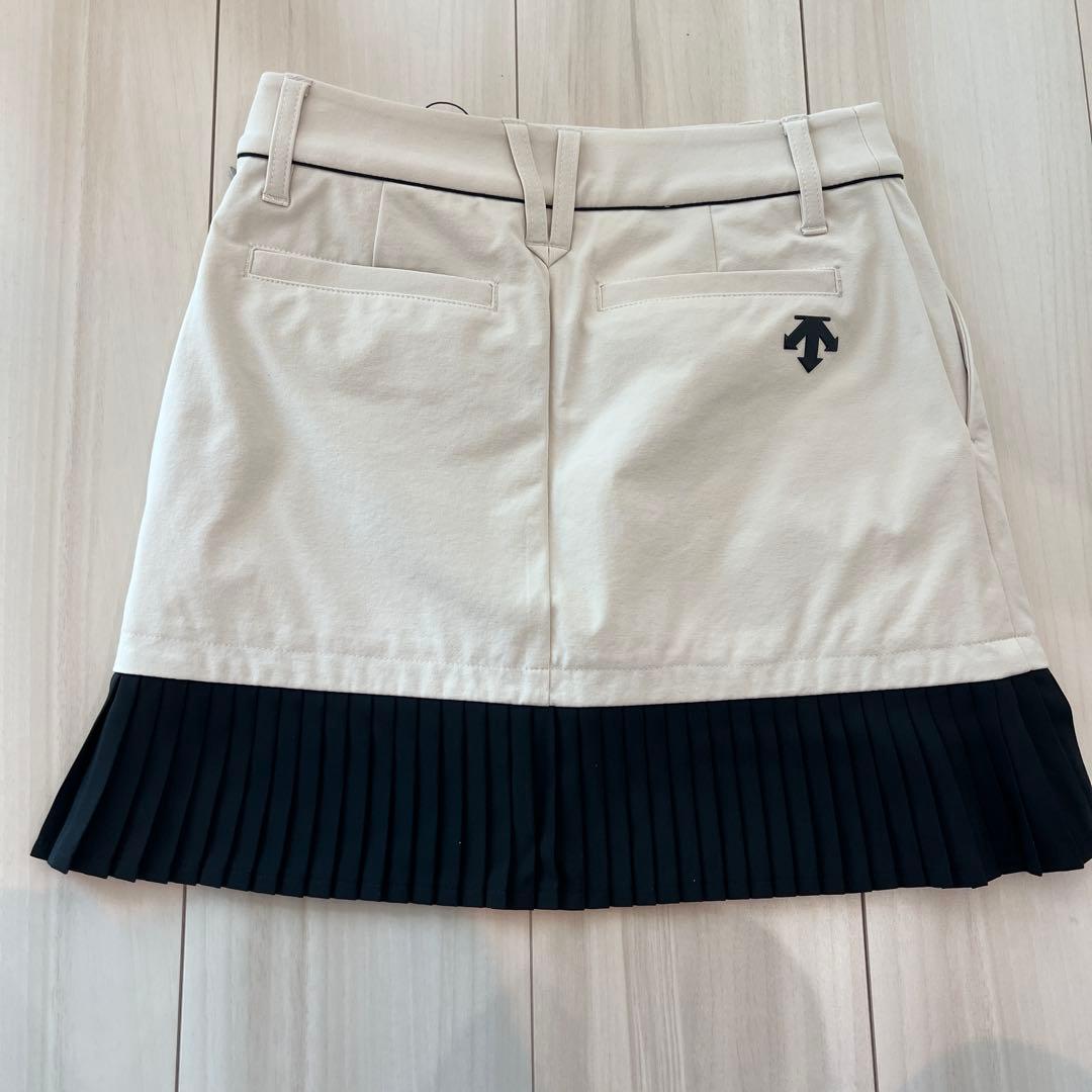 タグ付き新品　デサント　スカート　SS