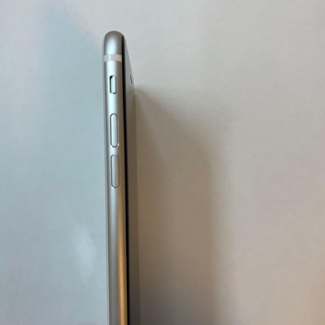 Apple iPhone SE 第2世代　ホワイト 本体