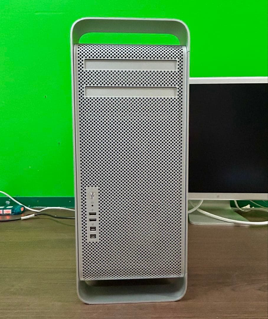 美品の動作商品　Mac PRO 2010本体のみ