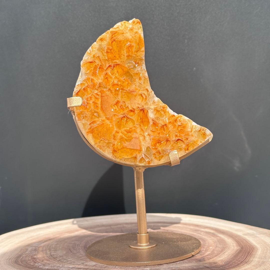 天然石シトリンの月　置物　台座付きG.64