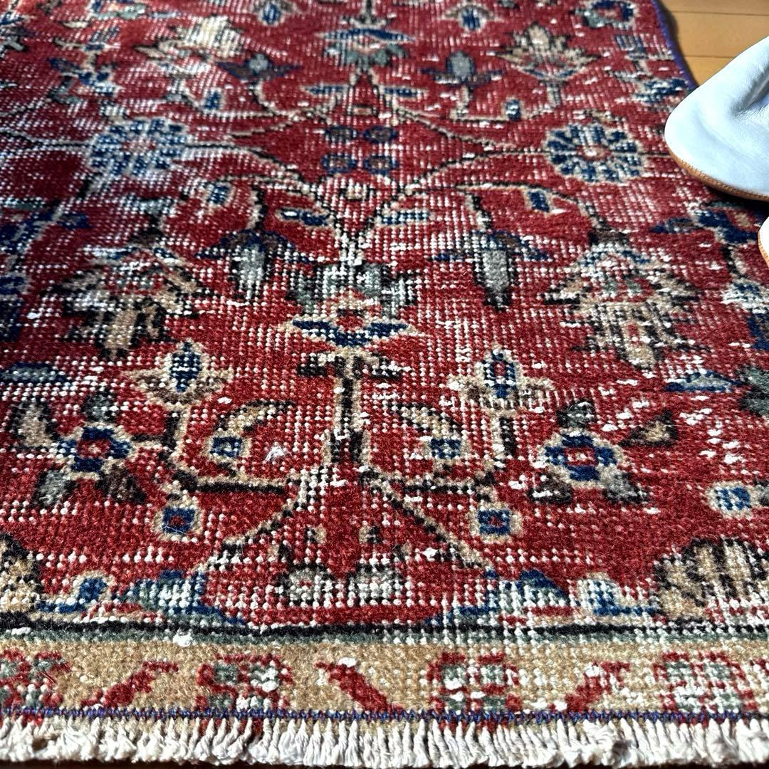 104×154 深みある赤色のボタニカル柄　擦れシャビー　トルコヴィンテージラグ