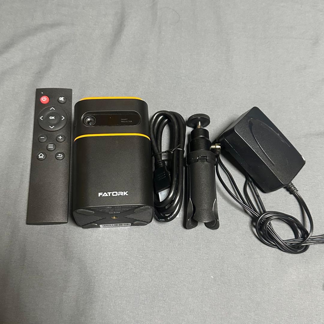 プロジェクターFATORK 5G 小型　スマホ対応 天井 三脚 ほぼ未使用