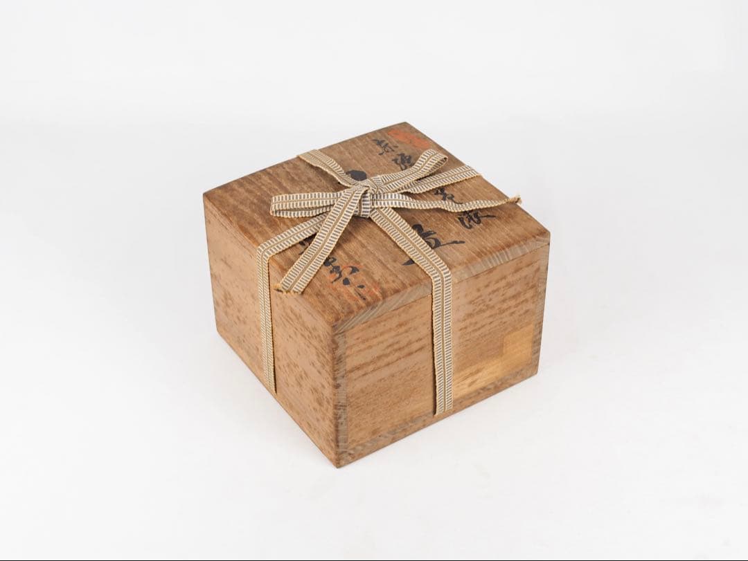 源右衛門窯 赤絵唐草濃 茶碗 有田焼 (付属品：共箱、栞)