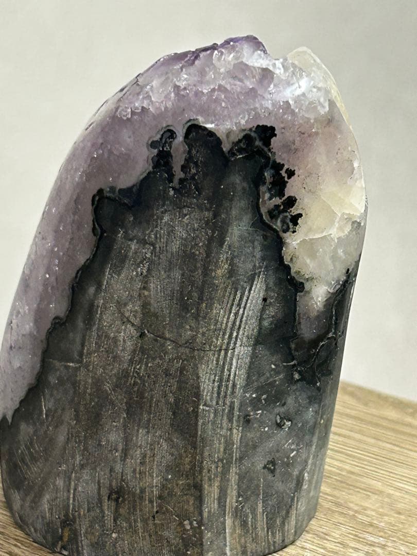 ウルグアイ産　 アメジストカルサイト共生　置物