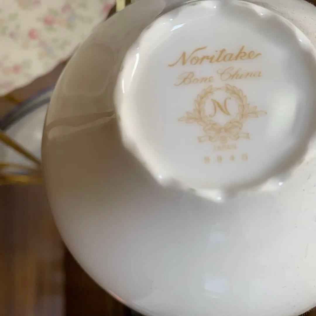 ノリタケ　花柄カップ4個セットとスタンド