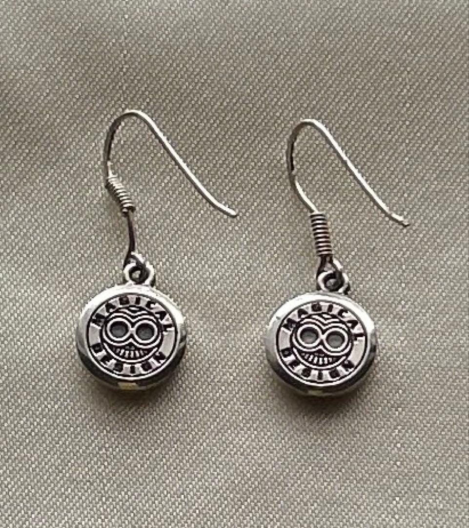 マジカルデザイン　シルバーピアス　チベッコツ