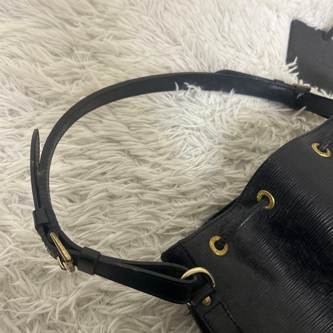 ルイヴィトン エピ ノエ レザー ショルダーバッグ ブラック シリアルあり