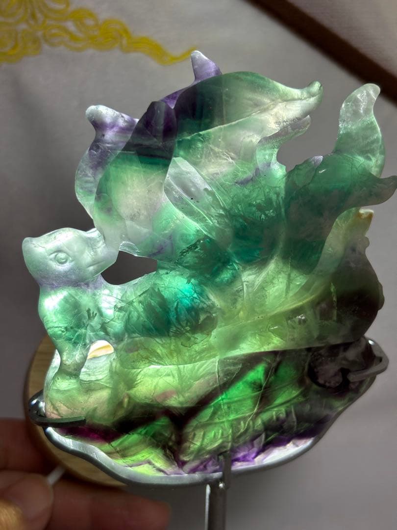 【天然石】フェザーフローライト　九尾　置物　美品 台座付き