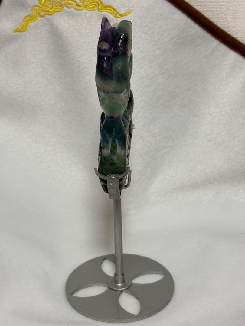 【天然石】フェザーフローライト　九尾　置物　美品 台座付き