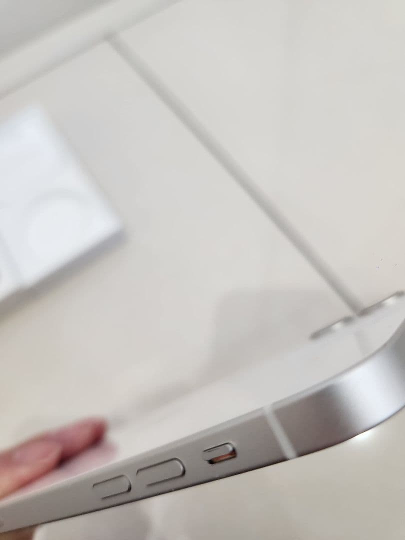 Apple iPhone 12 ホワイト 本体　128Ｇ　SIMフリー