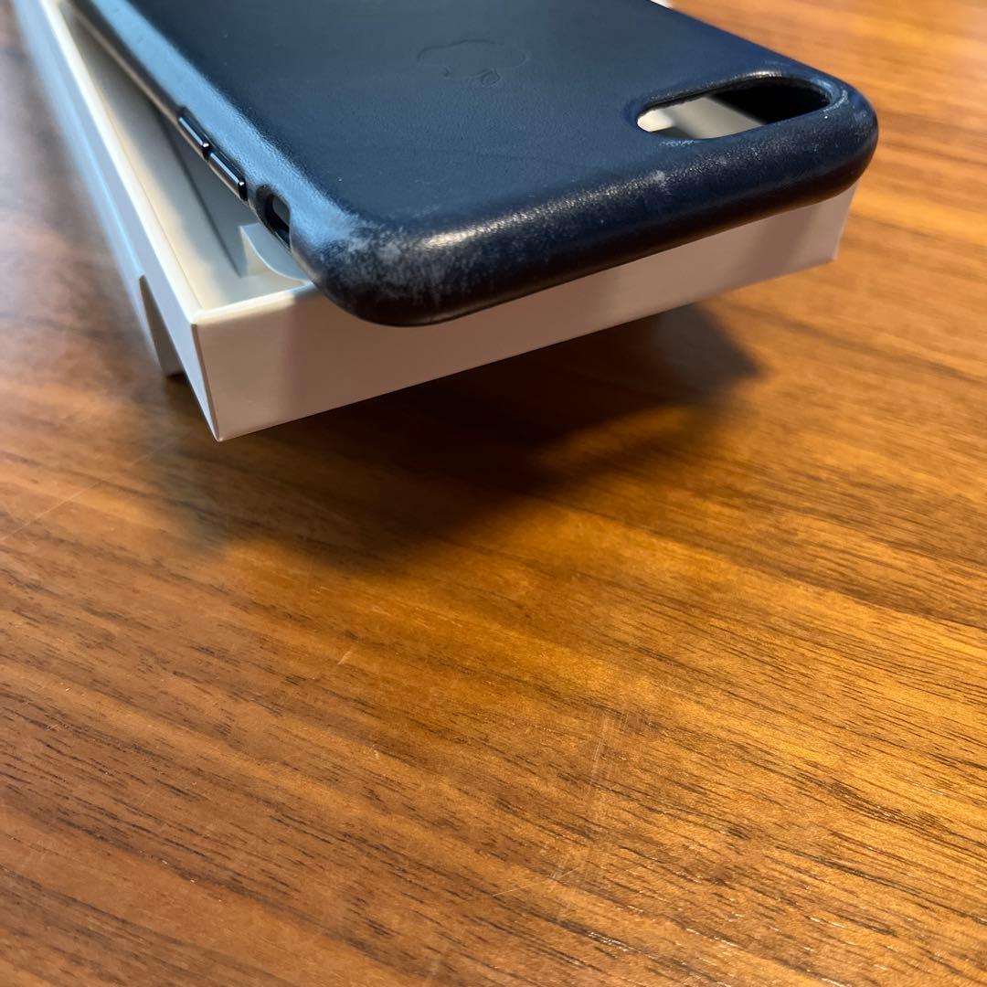 iPhone 7 Silver 32 GB レザーケース、ガラス保護フィルム付き