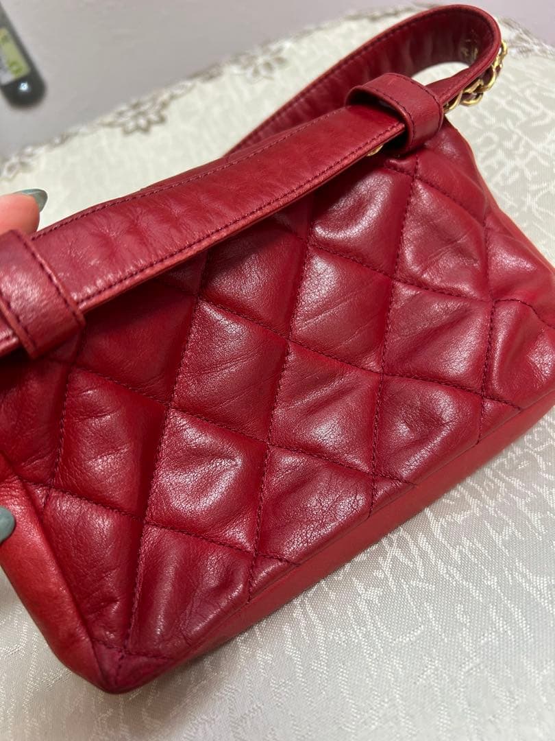 CHANEL シャネル　赤 ボディバッグ