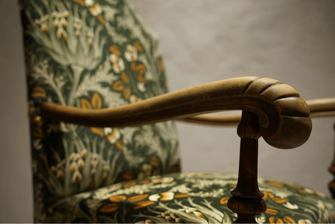 イギリスアンティーク　アームチェア　ヴィクトリアン様式WilliamMorris