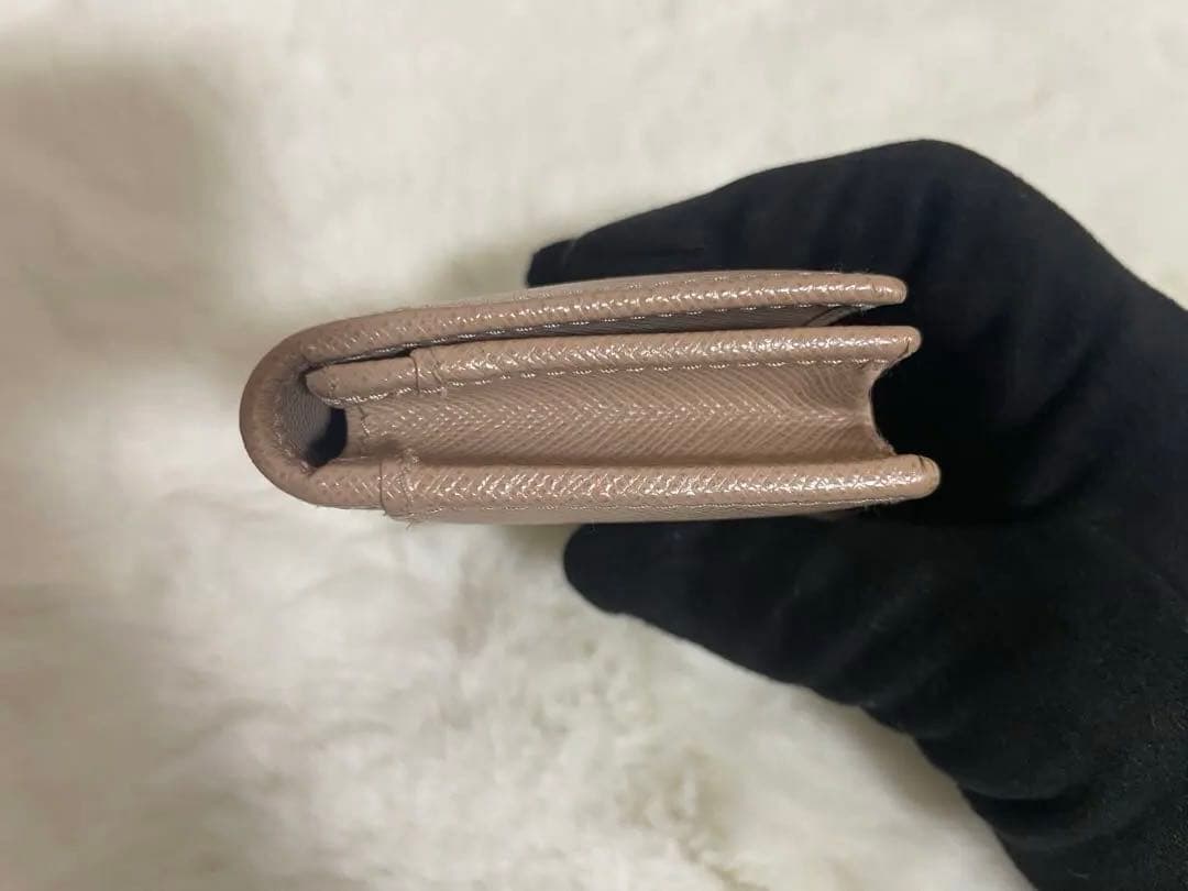 PRADA ベージュレザー名刺入れ