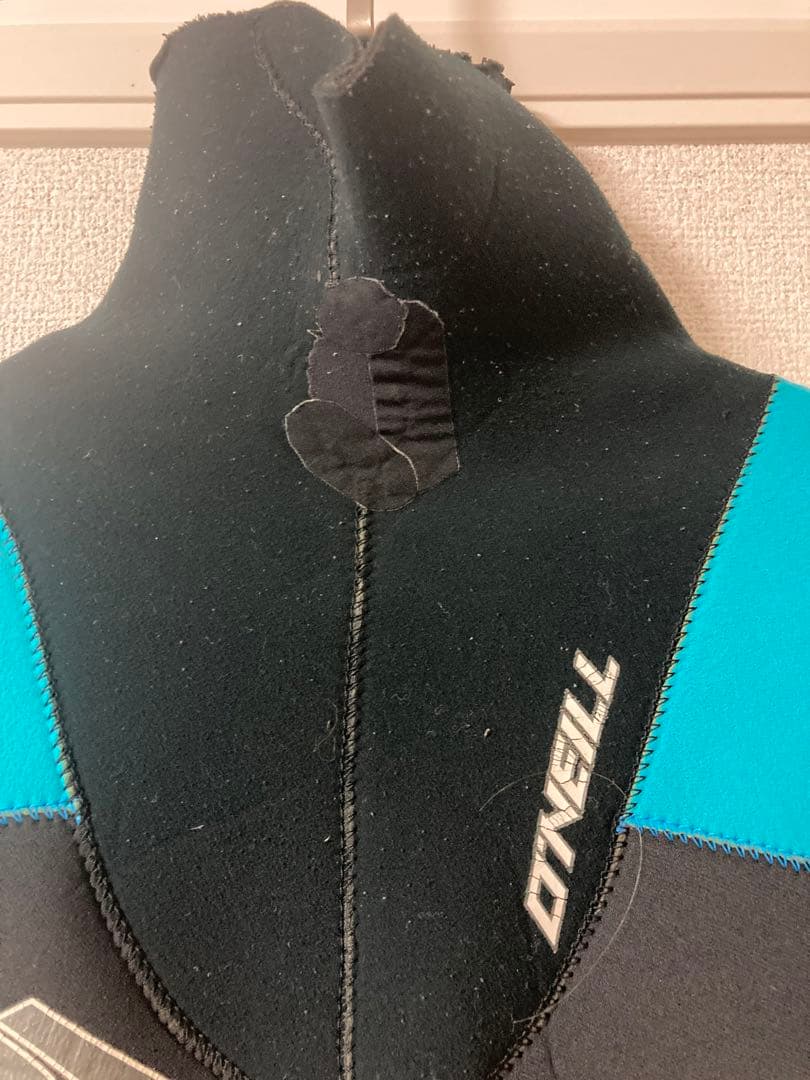 O'NEILlオニ-ルドライス-ツ　ネックエントリー　3ミリ 浸水は有りません。