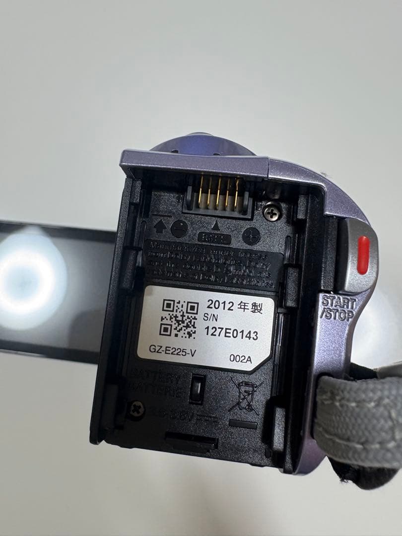 美品　ほぼ未使用　JVC　Everio GZ-E225 ビデオカメラ