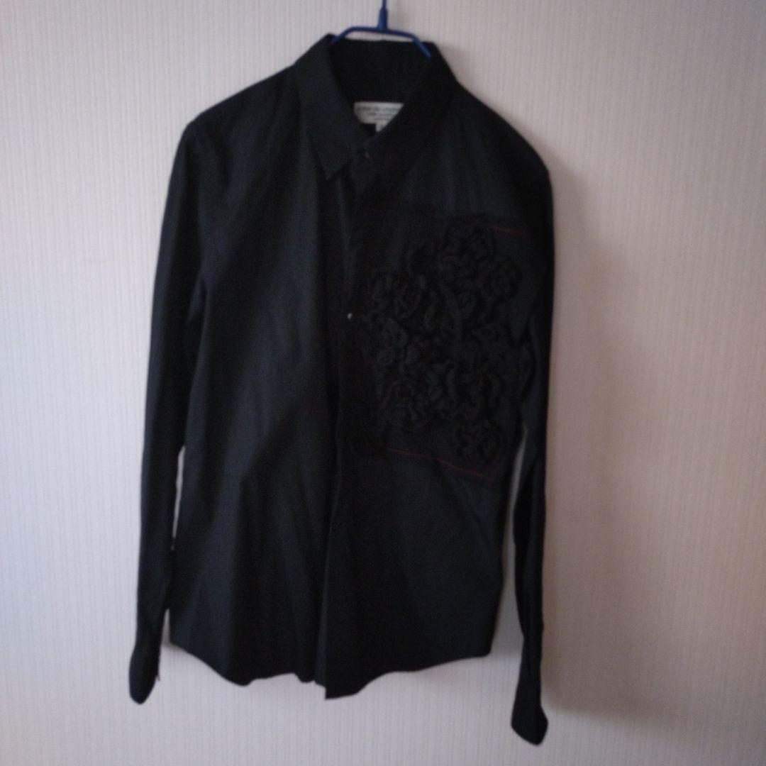コムデギャルソンrobe 黒 長袖シャツ 胸にニットの花モチーフ