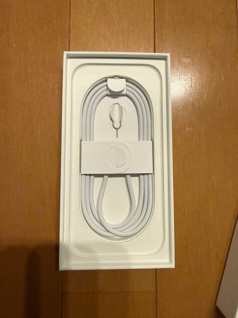 Apple iPhone 16 ブラック 本体 バッテリー100%