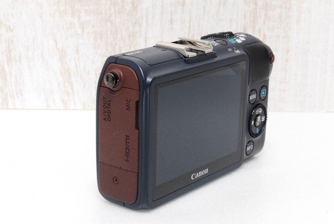ほぼ未使用品✨Wi-Fi搭載✨32G SDカード✨ Canon EOS M2