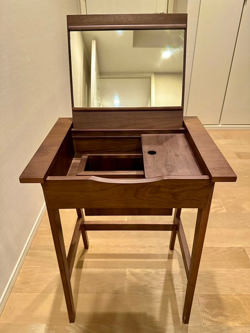 【美品】北欧風 ドレッサー/コンパクトデスク（ミラー・収納付き）