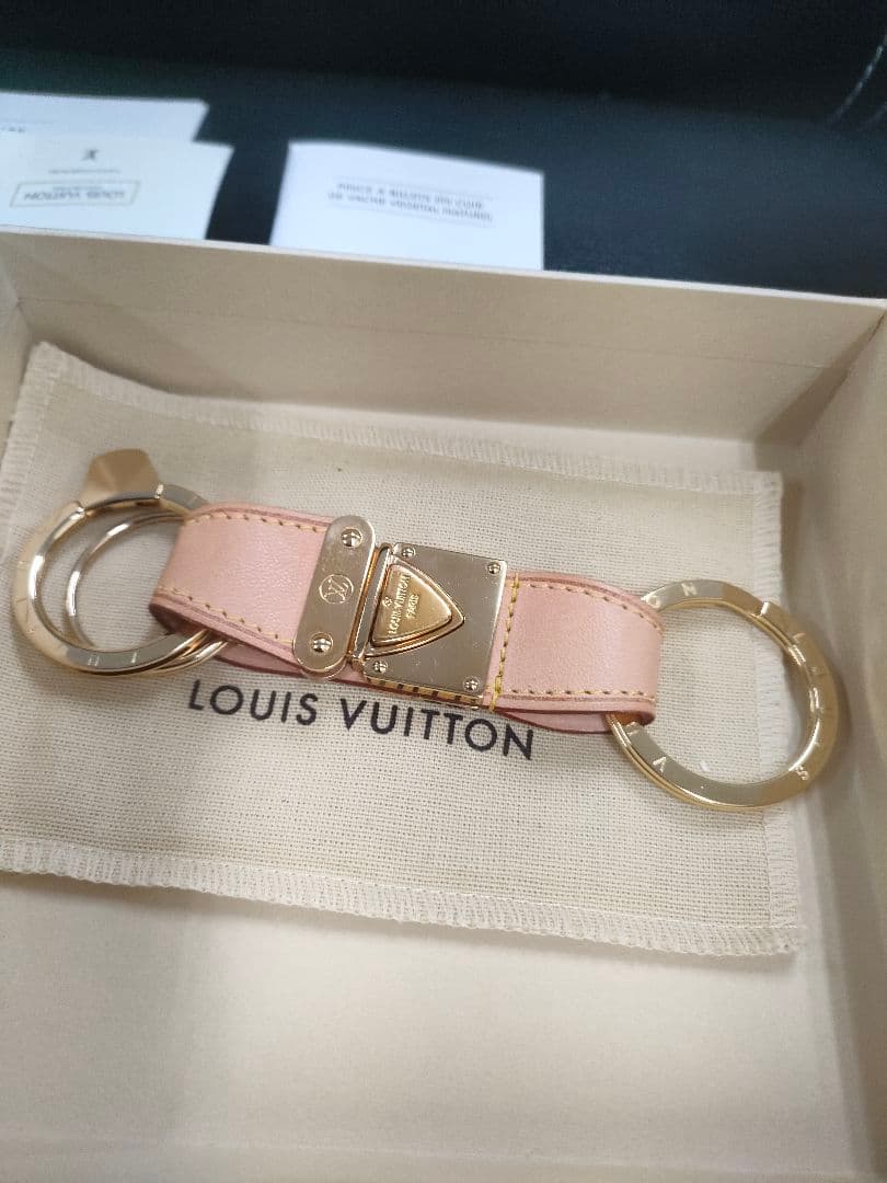 LOUIS VUITTON レザー キーホルダー未使用ポルトクレヴァレ新品未使用