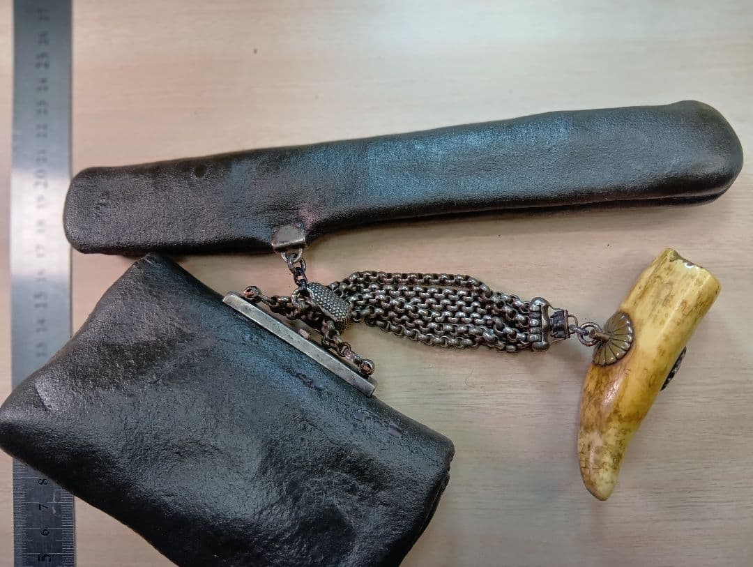 煙管入れ　龍前金具　極上美品金工梅金具根付