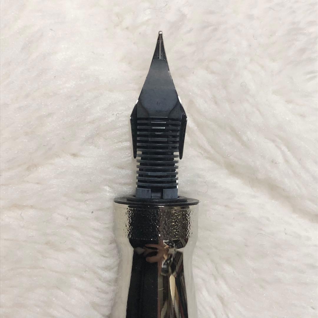 新品未使用 廃番 ピナイダー ジェムストーン 万年筆 マカライトグリーン ニブF