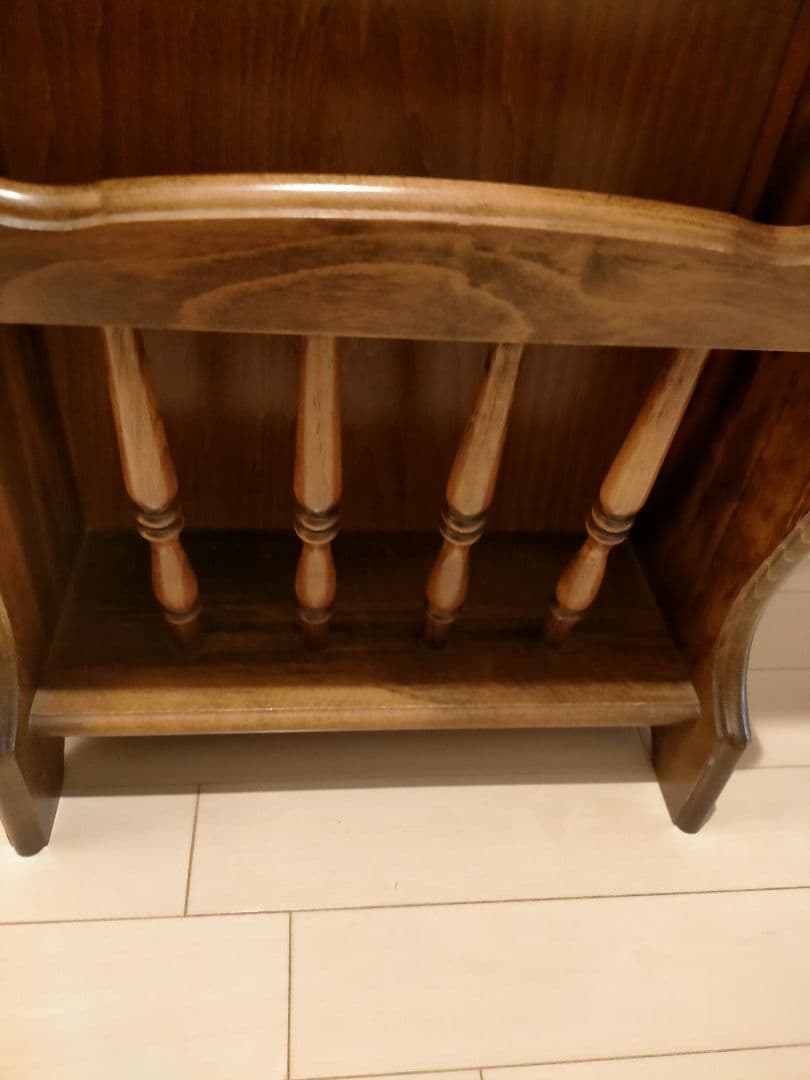 お値段変更です❢❢カリモク　コロニアル、ビンテージなマガジンラック