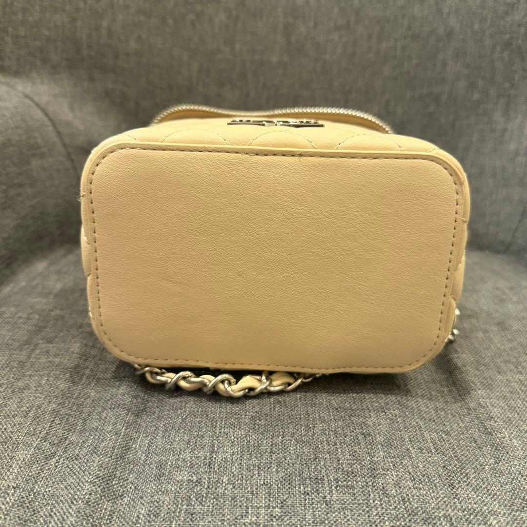 darich キルティングスクエアミニバッグ シルバーパーツ　ベージュ