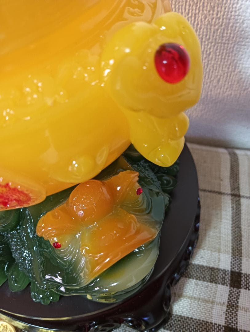 中国工芸品　金運カエルと金塊の置物　風水アイテム