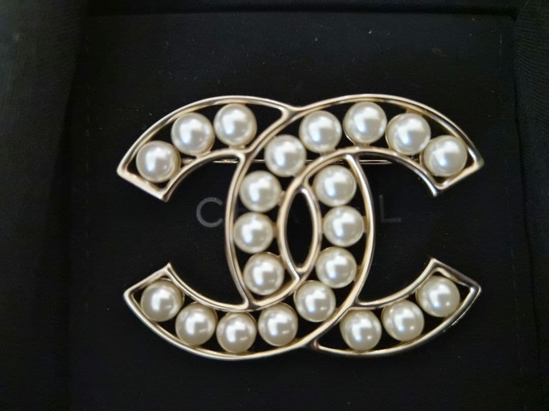 未使用　CHANEL ブローチ