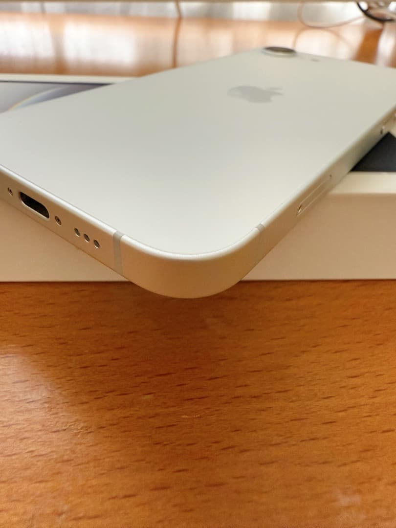 【美品】iPhone 16e 128GB ホワイト SIMフリーApple購入品