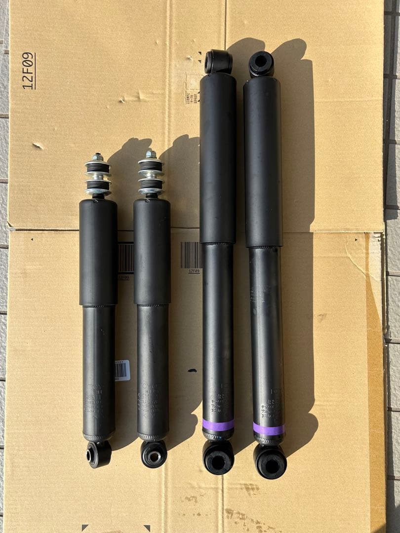 【新車外し】ハイエース200系 スーパーGL 純正ショックアブソーバー