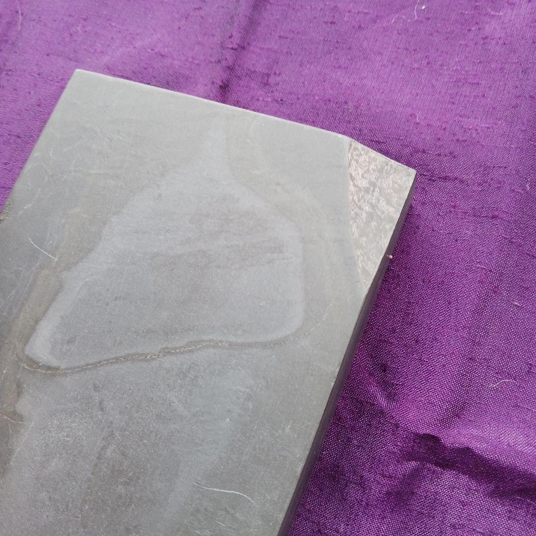 和硯　蒼龍石㉒　蒼白色の石紋