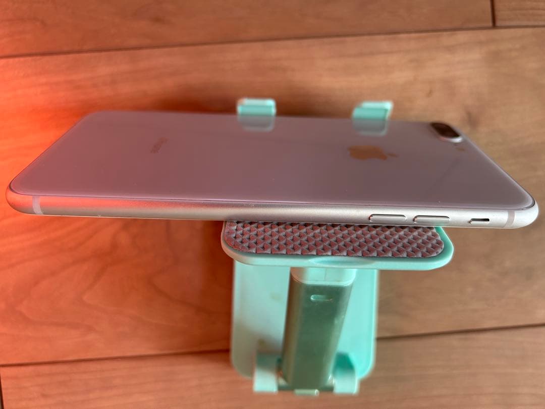 iPhone 8 Plus 本体 バッテリー100% 64GB SIMフリー