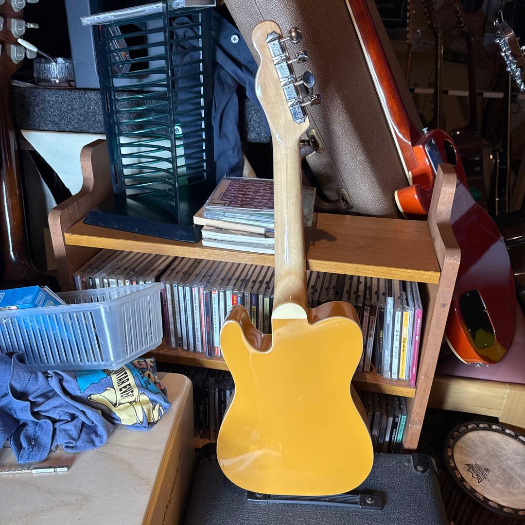 Fender エレキウクレレ　イエロー
