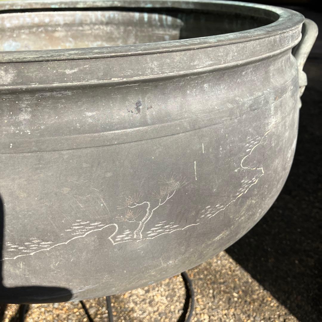 青銅製３脚付き骨董火鉢（底の穴を塞ぎ睡蓮鉢や金魚・メダカ鉢などに）