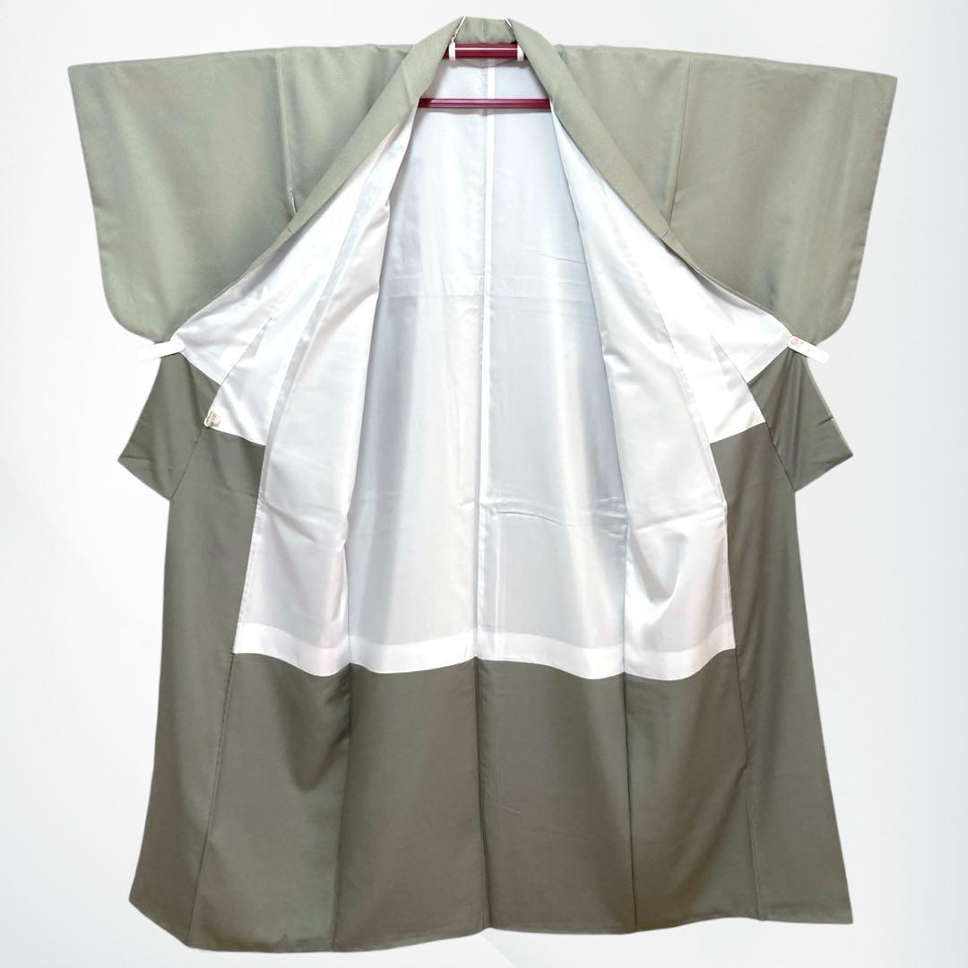【美品✨】東レシルック　さんび　洗える着物　熊谷好博子　色無地　灰みの黄緑色P6